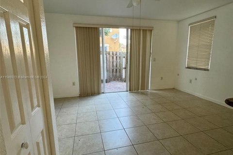 Adosado en venta en Cutler Bay, Florida, 3 dormitorios, 123.1 m2 № 1177897 - foto 19