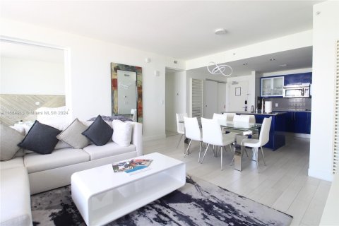 Condo in Fort Lauderdale, Florida, 2 bedrooms  № 1421539 - photo 2