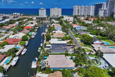 House in Lauderdale-by-the-Sea, Florida 3 bedrooms, 254.55 sq.m. № 1221229 - photo 4