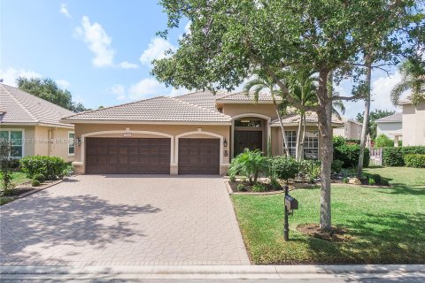 House in Coral Springs, Florida 4 bedrooms, 234.58 sq.m. № 1117604 - photo 1