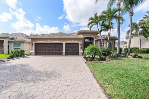 House in Coral Springs, Florida 4 bedrooms, 234.58 sq.m. № 1117604 - photo 4