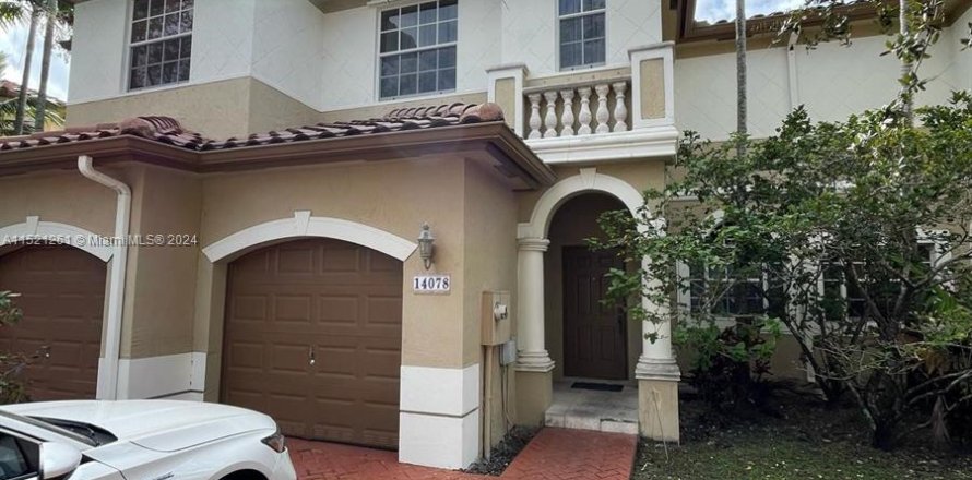 Condominio en Miramar, Florida, 3 dormitorios  № 969838
