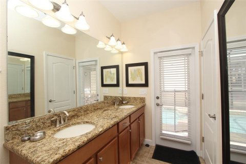 Casa en venta en Kissimmee, Florida, 5 dormitorios, 280.1 m2 № 959735 - foto 28