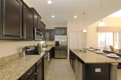Casa en venta en Kissimmee, Florida, 5 dormitorios, 280.1 m2 № 959735 - foto 8