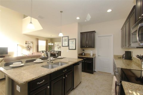 Casa en venta en Kissimmee, Florida, 5 dormitorios, 280.1 m2 № 959735 - foto 9