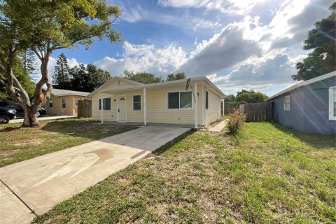 House in New Port Richey, Florida 3 bedrooms, 100.33 sq.m. № 1253625 - photo 21