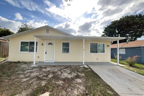 House in New Port Richey, Florida 3 bedrooms, 100.33 sq.m. № 1253625 - photo 1