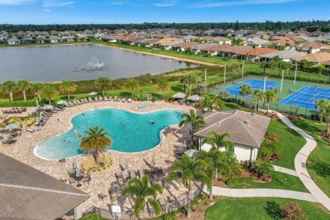 Villa ou maison à vendre à Lake Worth, Floride: 4 chambres, 195.47 m2 № 1182674 - photo 17