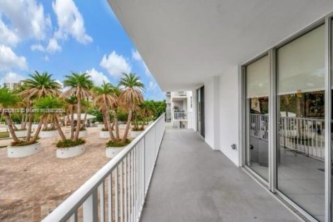 Condo in Aventura, Florida, 2 bedrooms  № 1348633 - photo 4