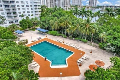 Condo in Aventura, Florida, 2 bedrooms  № 1348633 - photo 10