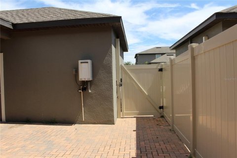 Townhouse in Land O' Lakes, Florida 3 bedrooms, 150.04 sq.m. № 1278038 - photo 27