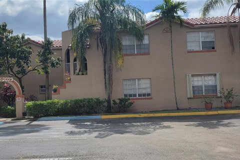 Condominio en venta en Pembroke Pines, Florida, 1 dormitorio, 74.79 m2 № 736264 - foto 7