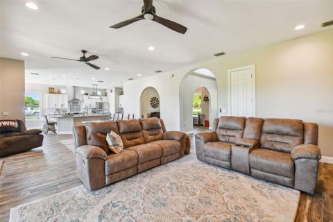 Villa ou maison à vendre à Zephyrhills, Floride: 4 chambres, 271.27 m2 № 1387039 - photo 11