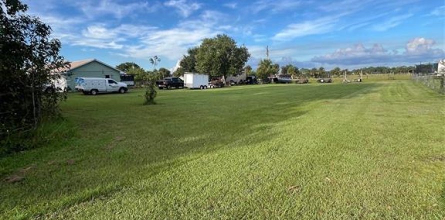 Land in Okeechobee, Florida № 1386991