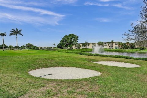 Condo in Coconut Creek, Florida, 2 bedrooms  № 1154435 - photo 2