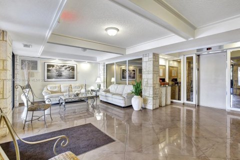 Condo in Hollywood, Florida, 1 bedroom  № 1140649 - photo 21