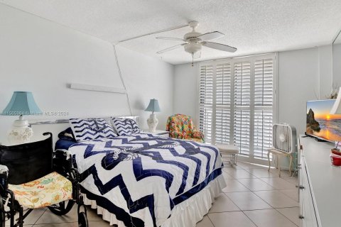 Condo in Hollywood, Florida, 1 bedroom  № 1140649 - photo 15