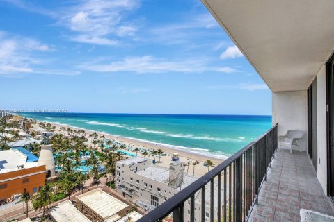 Condominio en venta en Hollywood, Florida, 1 dormitorio, 78.97 m2 № 1140649 - foto 9