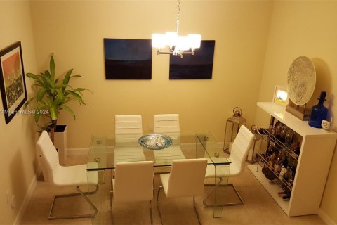 Townhouse in Hialeah, Florida 3 bedrooms, 153.29 sq.m. № 1103110 - photo 3