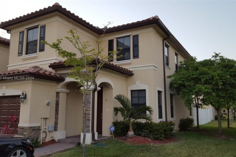 Townhouse in Hialeah, Florida 3 bedrooms, 153.29 sq.m. № 1103110 - photo 20