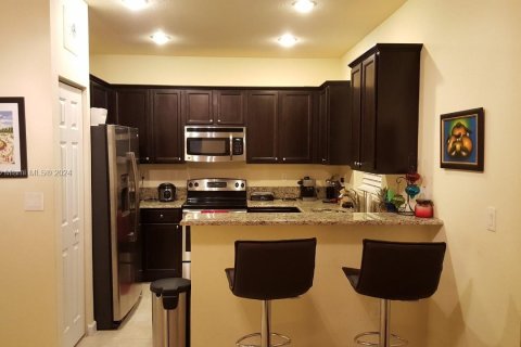 Townhouse in Hialeah, Florida 3 bedrooms, 153.29 sq.m. № 1103110 - photo 23