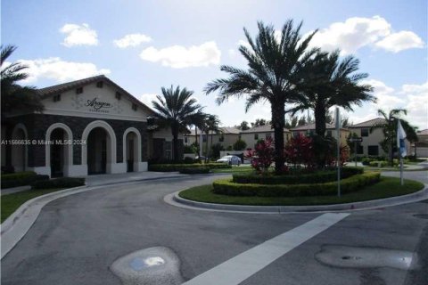 Touwnhouse à vendre à Hialeah, Floride: 3 chambres, 153.29 m2 № 1103110 - photo 15