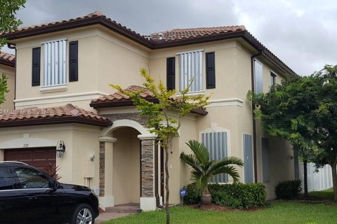 Touwnhouse à vendre à Hialeah, Floride: 3 chambres, 153.29 m2 № 1103110 - photo 2