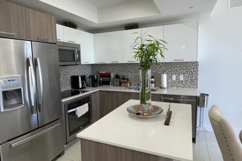 Condo in Doral, Florida, 2 bedrooms  № 618747 - photo 8