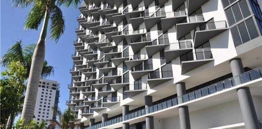 Condominio en Doral, Florida, 2 dormitorios  № 618747