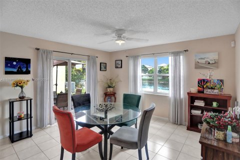 Villa ou maison à vendre à Sunrise, Floride: 3 chambres, 168.62 m2 № 995533 - photo 9
