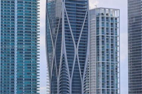 Condominio en venta en Miami, Florida, 5 dormitorios, 854.7 m2 № 965651 - foto 1