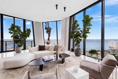 Condominio en venta en Miami, Florida, 5 dormitorios, 854.7 m2 № 965651 - foto 3