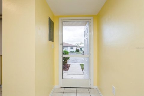 Condo in Punta Gorda, Florida, 2 bedrooms  № 910766 - photo 14