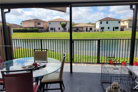 Townhouse in Homestead, Florida 3 bedrooms, 142.6 sq.m. № 1309706 - photo 10