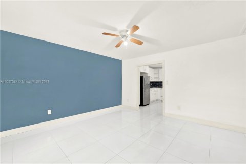 Immobilier commercial à vendre à Miami, Floride: 121.7 m2 № 1309708 - photo 7