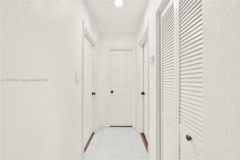 Immobilier commercial à vendre à Miami, Floride: 121.7 m2 № 1309708 - photo 15