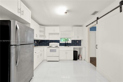 Propiedad comercial en venta en Miami, Florida, 121.7 m2 № 1309708 - foto 10