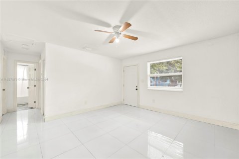 Immobilier commercial à vendre à Miami, Floride: 121.7 m2 № 1309708 - photo 9