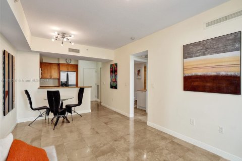 Condominio en venta en Hallandale Beach, Florida, 2 dormitorios, 97.73 m2 № 1291906 - foto 17