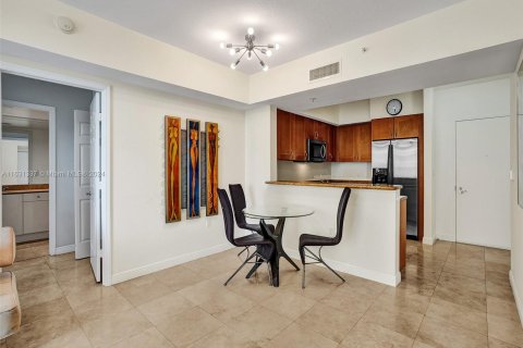 Condo in Hallandale Beach, Florida, 2 bedrooms  № 1291906 - photo 5