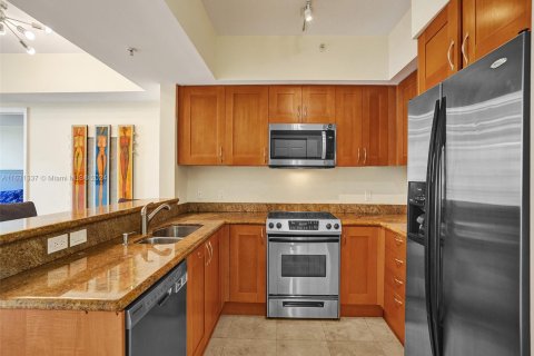 Condo in Hallandale Beach, Florida, 2 bedrooms  № 1291906 - photo 16