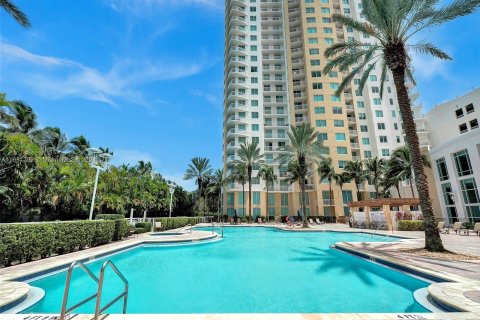 Copropriété à vendre à Hallandale Beach, Floride: 2 chambres, 97.73 m2 № 1291906 - photo 1