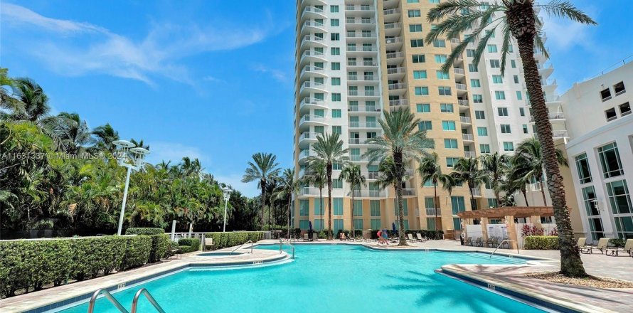 Condo in Hallandale Beach, Florida, 2 bedrooms  № 1291906