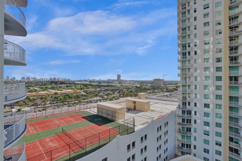 Copropriété à vendre à Hallandale Beach, Floride: 2 chambres, 97.73 m2 № 1291906 - photo 4