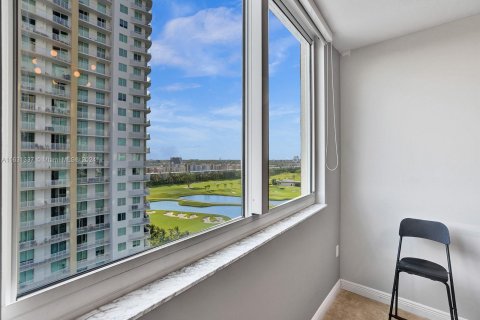 Condo in Hallandale Beach, Florida, 2 bedrooms  № 1291906 - photo 14