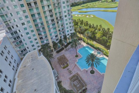 Condominio en venta en Hallandale Beach, Florida, 2 dormitorios, 97.73 m2 № 1291906 - foto 2