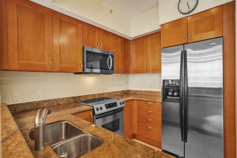 Condo in Hallandale Beach, Florida, 2 bedrooms  № 1291906 - photo 12