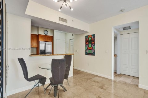 Condo in Hallandale Beach, Florida, 2 bedrooms  № 1291906 - photo 7