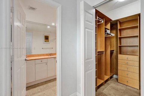 Copropriété à vendre à Hallandale Beach, Floride: 2 chambres, 97.73 m2 № 1291906 - photo 13