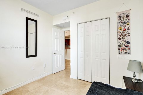 Condo in Hallandale Beach, Florida, 2 bedrooms  № 1291906 - photo 29